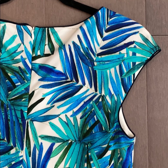 Gorgeous St. John’s Palm Dress 🌿 - Picture 6 of 9